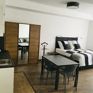 verificați disponibilitatea