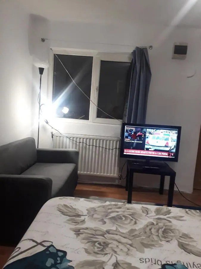 Tobyta Nu Primesc Santieristi Si Petrecareti Bucharest 0*,  Romania