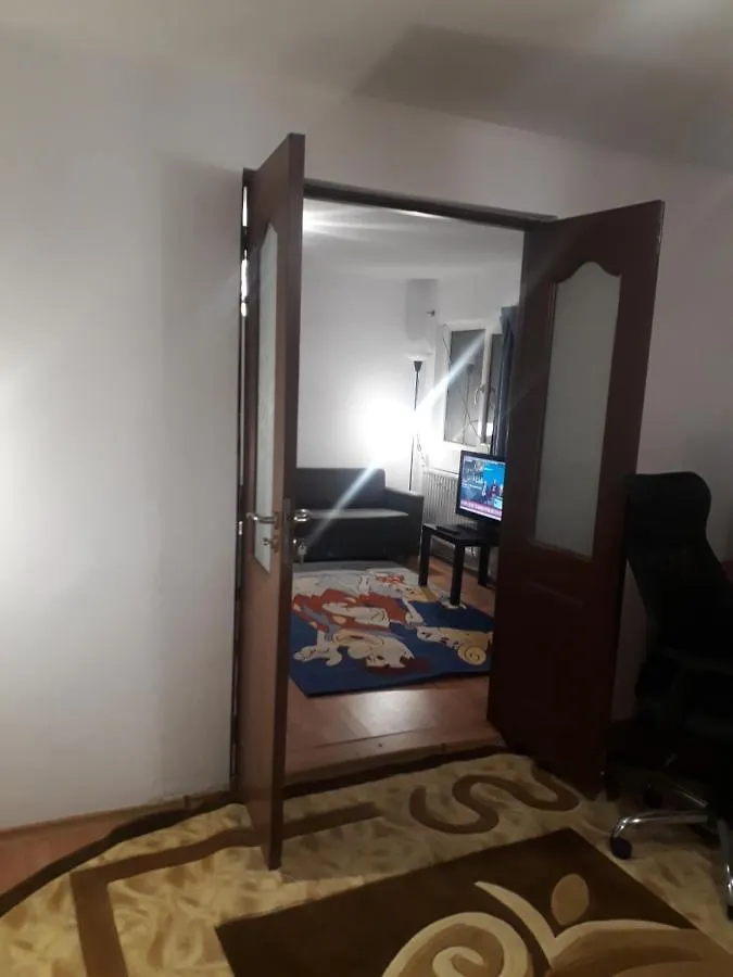 Tobyta Nu Primesc Santieristi Si Petrecareti Bucharest Holiday home